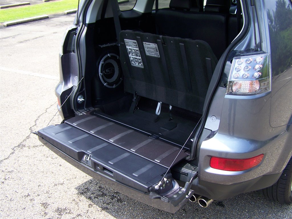 2010 Mitsubishi Outlander - $12,890