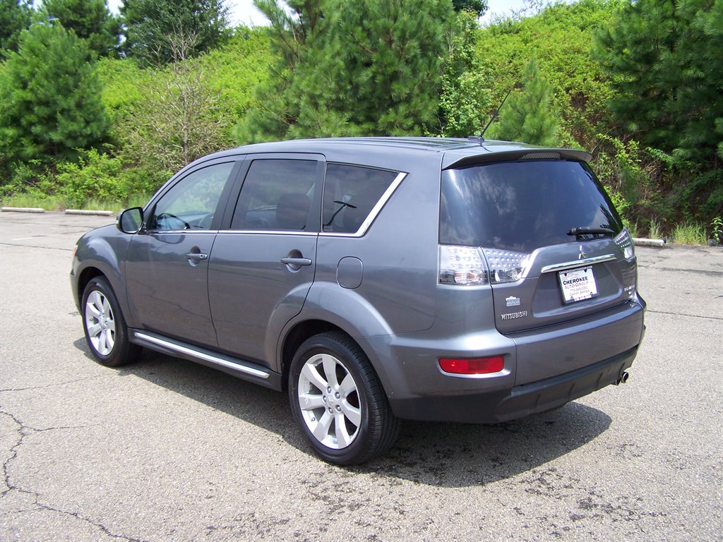 2010 Mitsubishi Outlander - $12,890