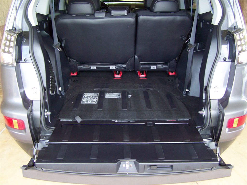 2010 Mitsubishi Outlander - $12,890