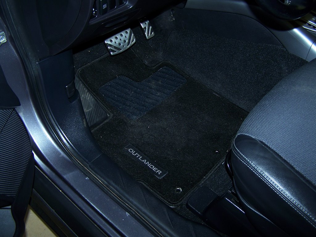 2010 Mitsubishi Outlander - $12,890