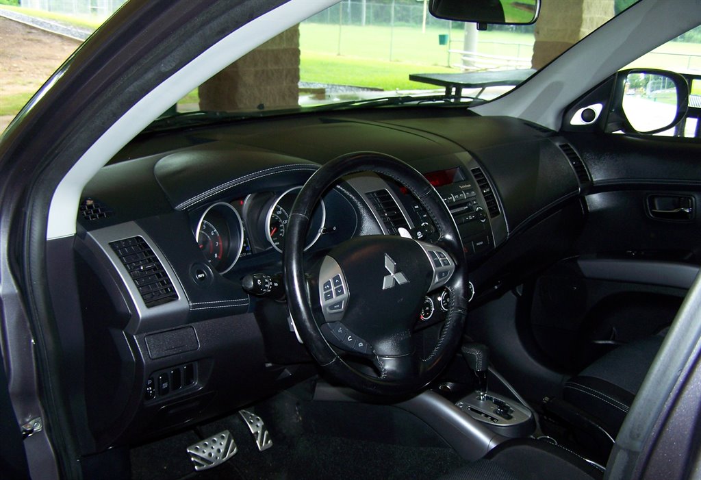 2010 Mitsubishi Outlander - $12,890