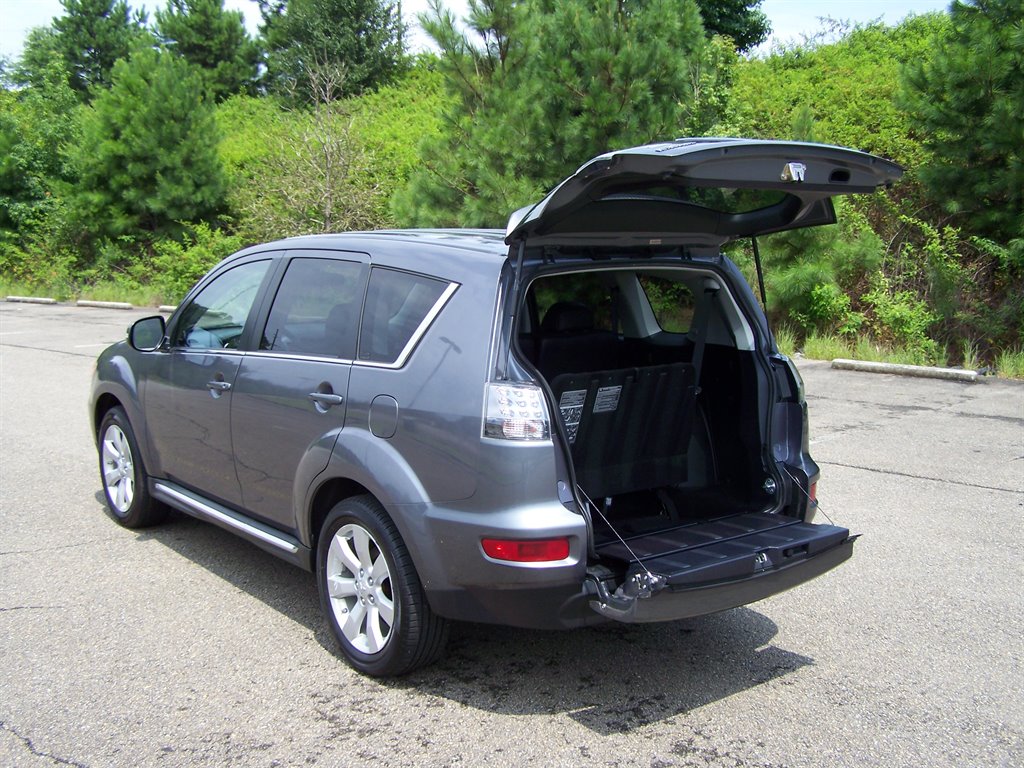 2010 Mitsubishi Outlander - $12,890