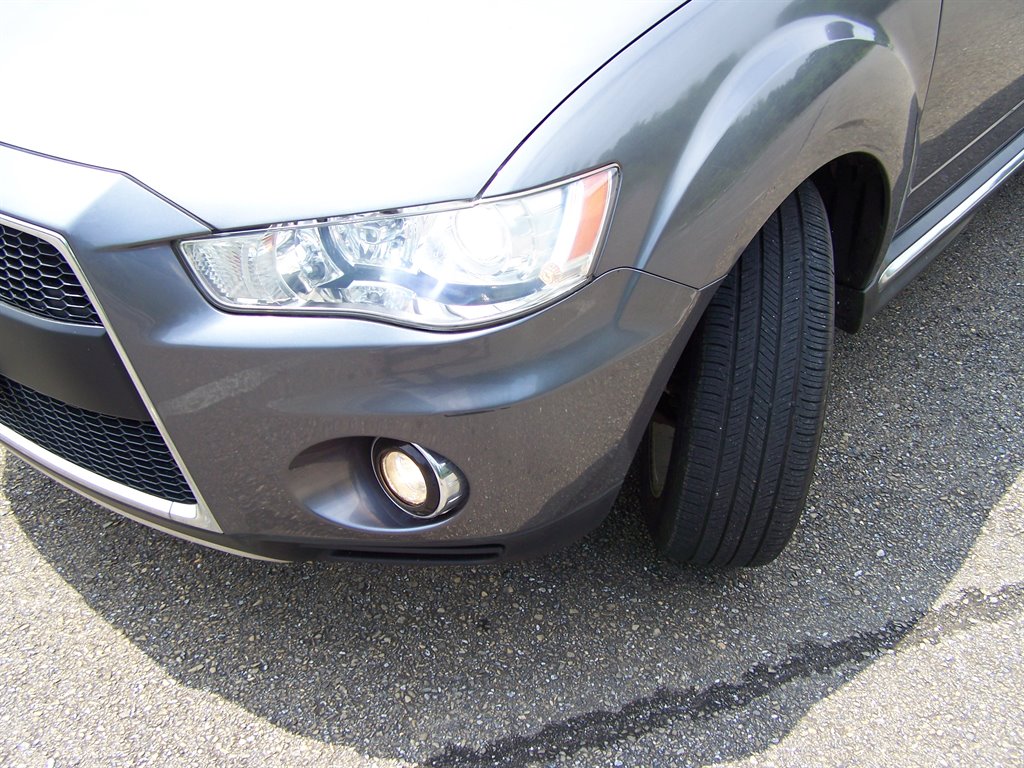 2010 Mitsubishi Outlander - $12,890