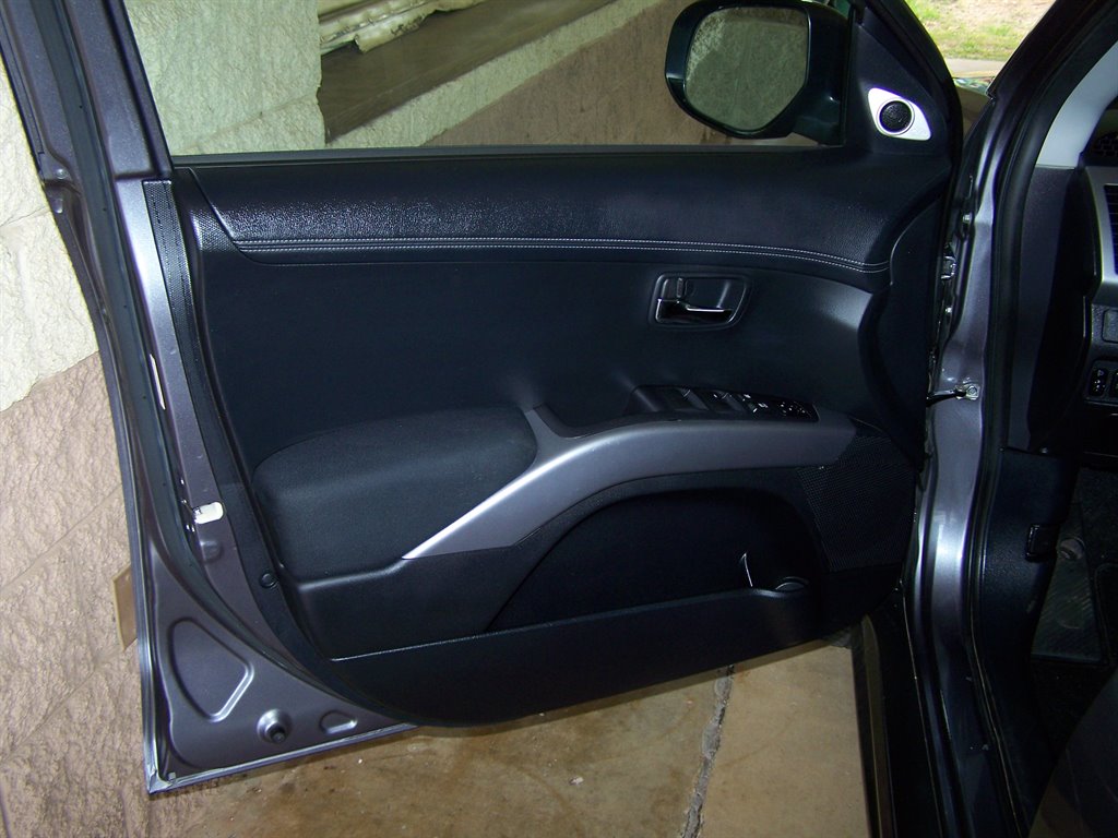 2010 Mitsubishi Outlander - $12,890