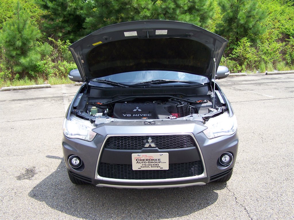 2010 Mitsubishi Outlander - $12,890