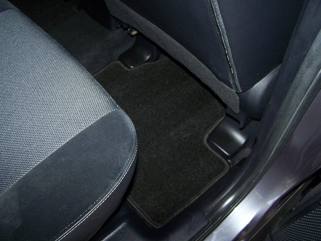 2010 Mitsubishi Outlander - $12,890