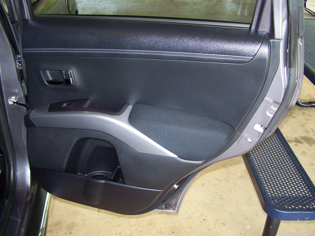 2010 Mitsubishi Outlander - $12,890