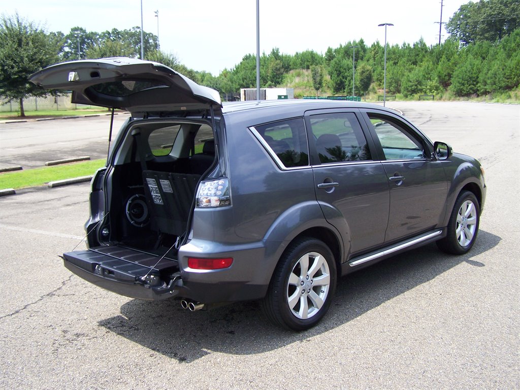 2010 Mitsubishi Outlander - $12,890