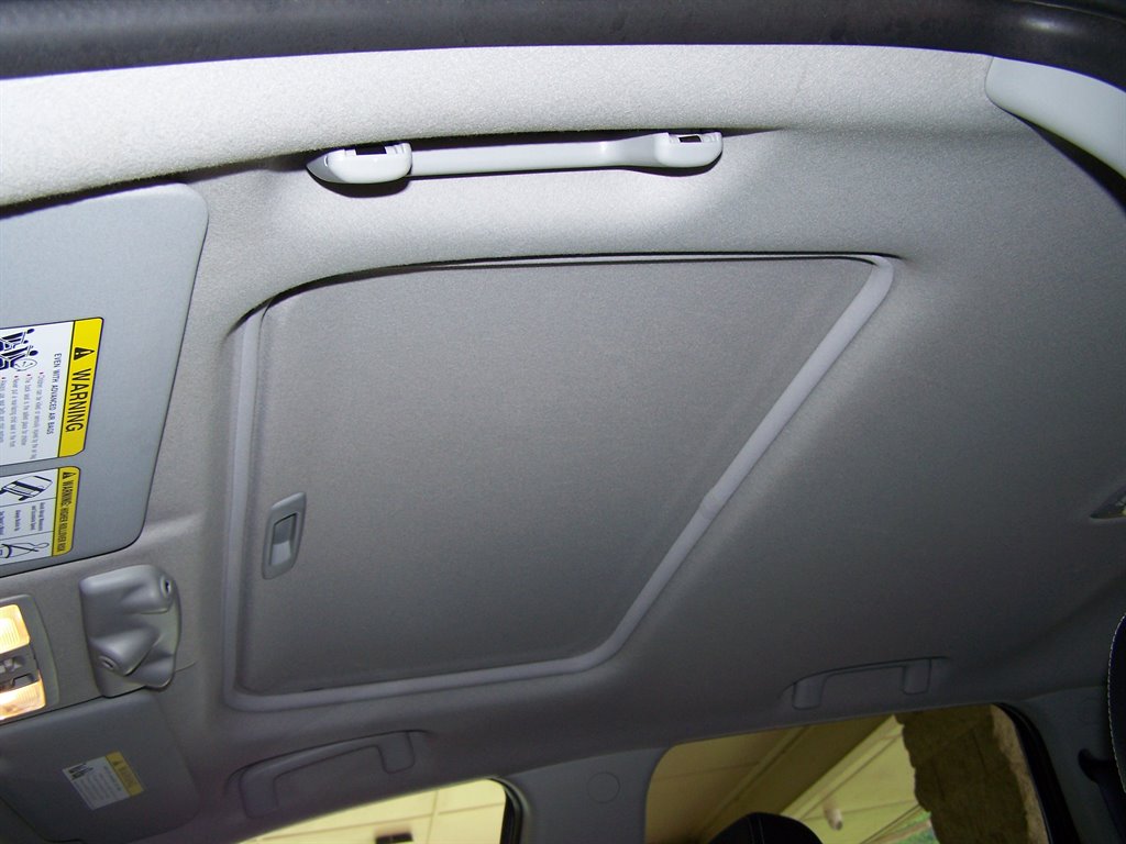 2010 Mitsubishi Outlander - $12,890