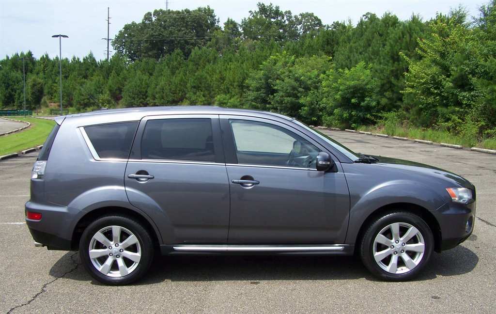 2010 Mitsubishi Outlander - $12,890