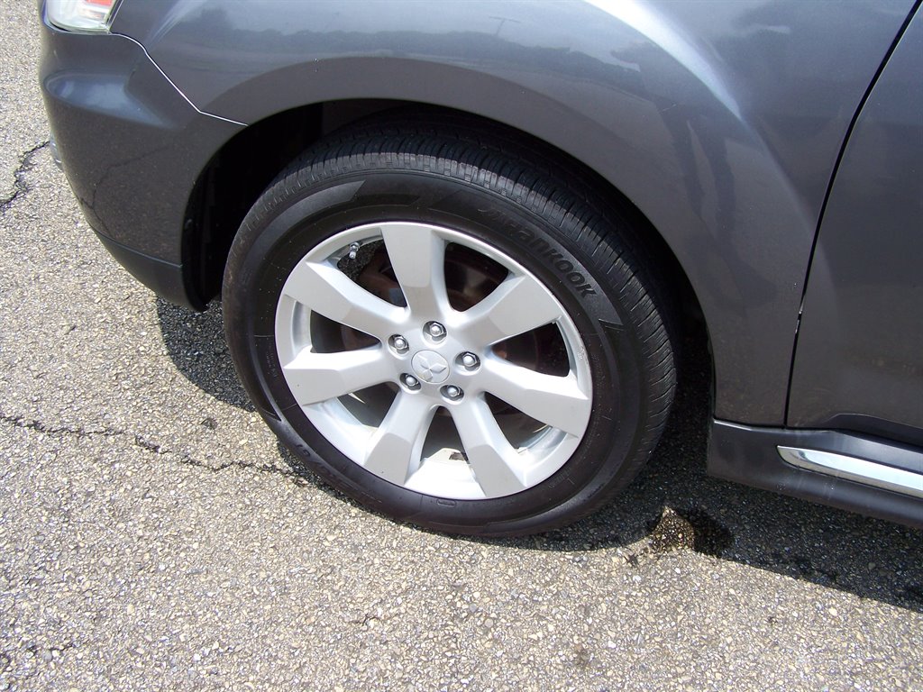 2010 Mitsubishi Outlander - $12,890