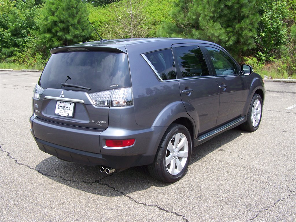 2010 Mitsubishi Outlander - $12,890