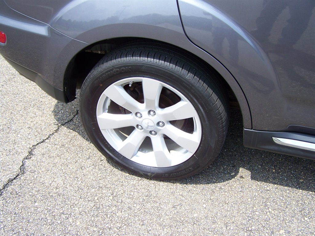 2010 Mitsubishi Outlander - $12,890