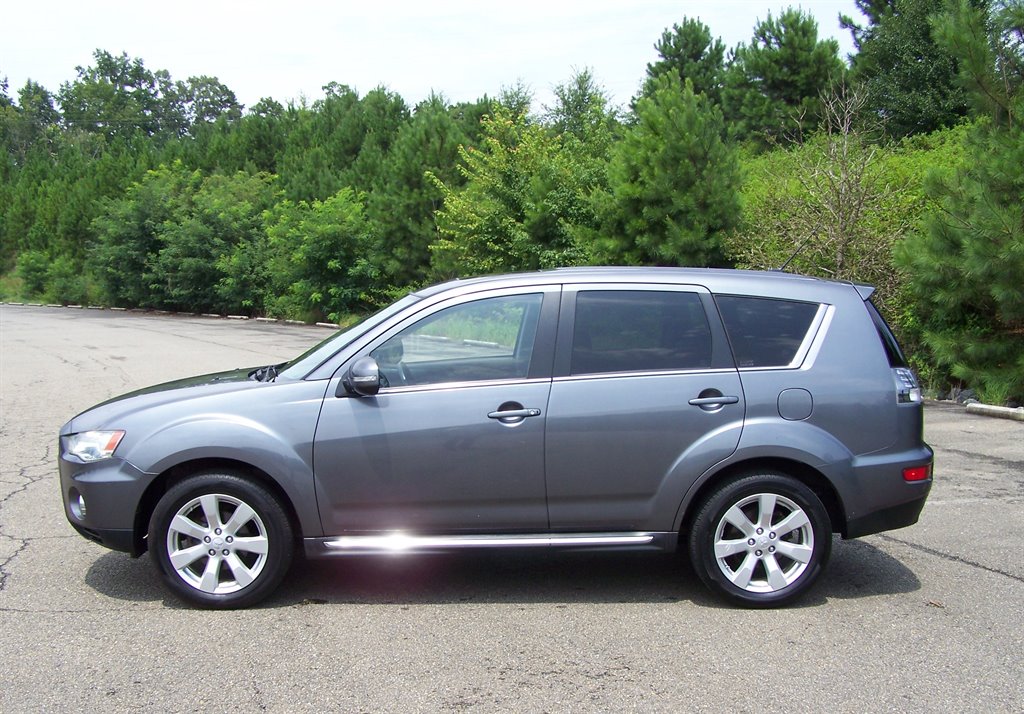 2010 Mitsubishi Outlander - $12,890