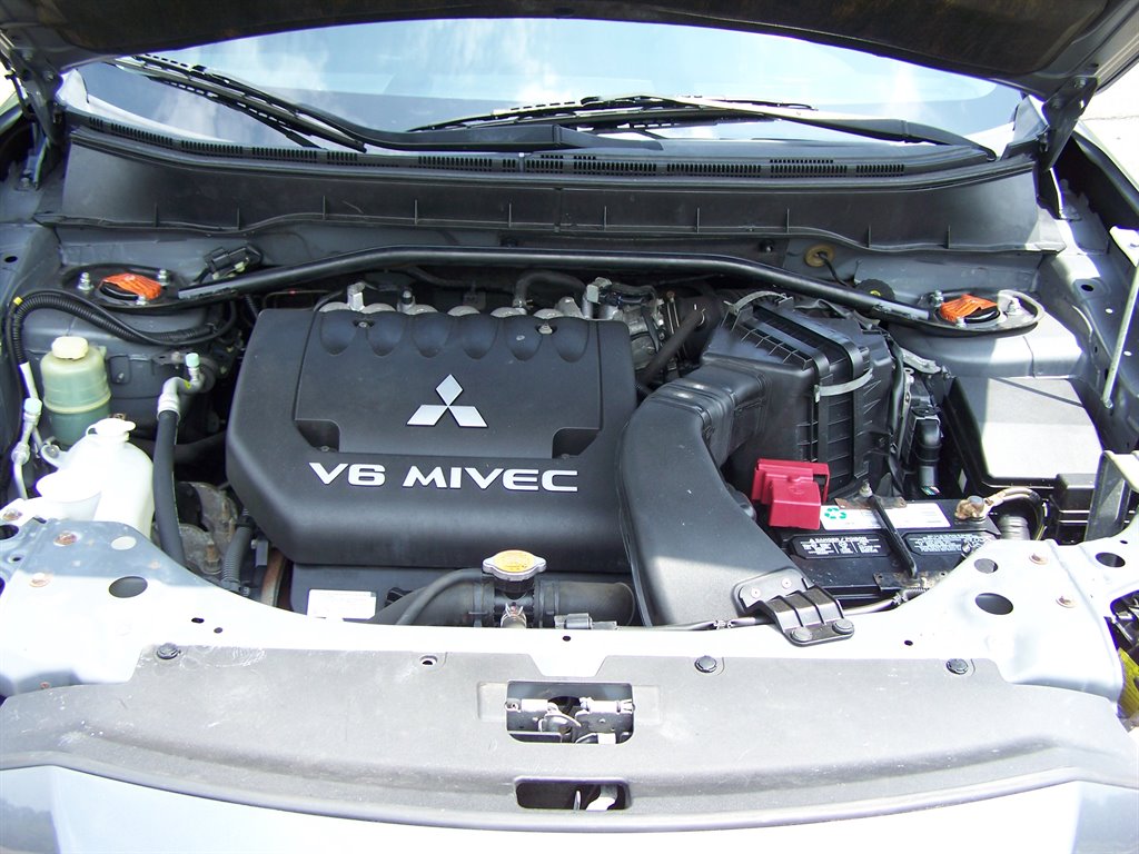2010 Mitsubishi Outlander - $12,890