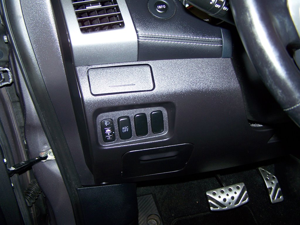 2010 Mitsubishi Outlander - $12,890