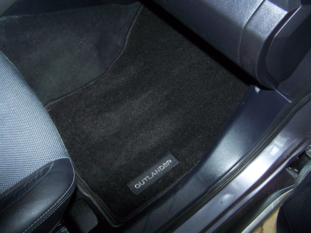 2010 Mitsubishi Outlander - $12,890