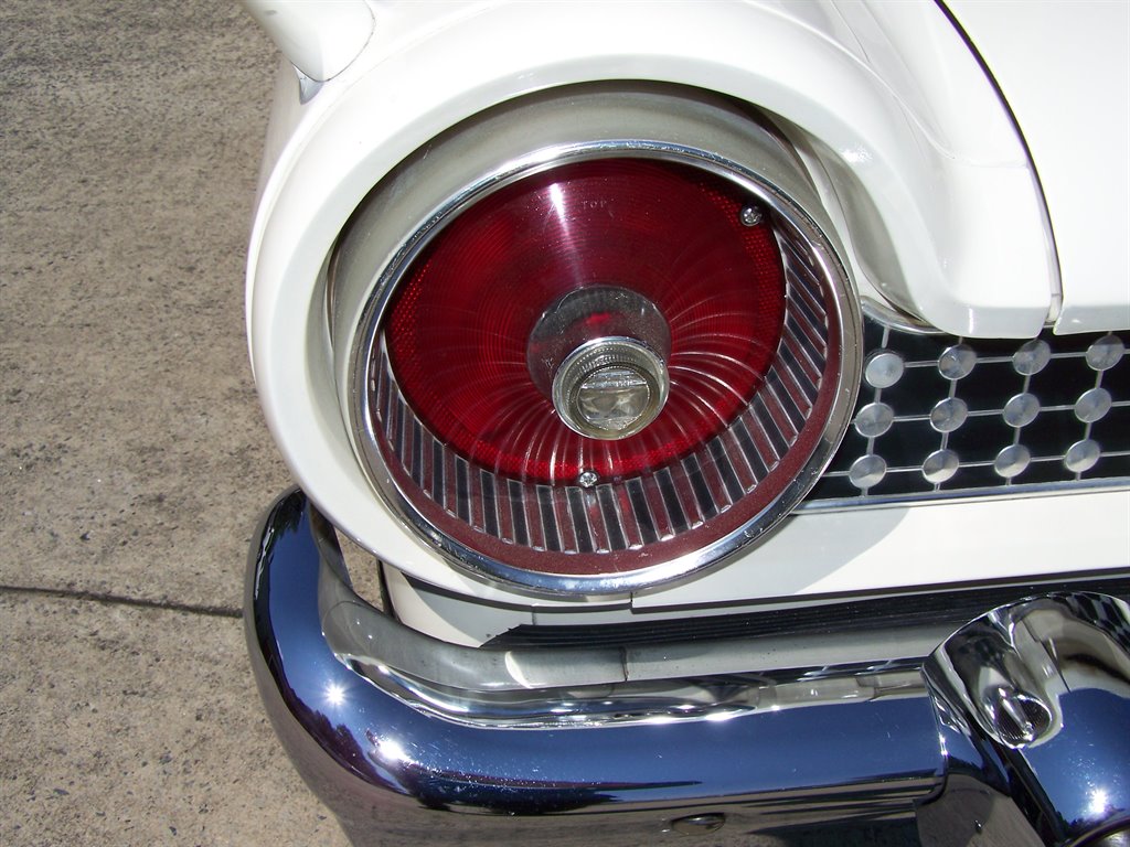 1961 Ford Galaxie Sunliner - $39,990