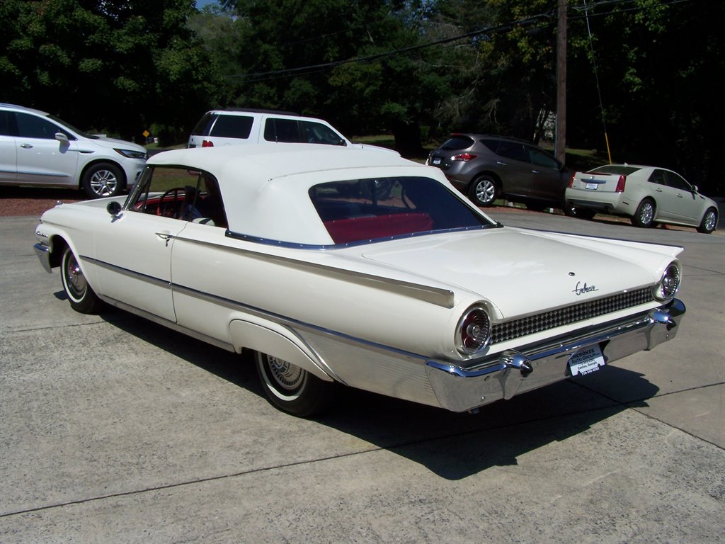 1961 Ford Galaxie Sunliner - $39,990