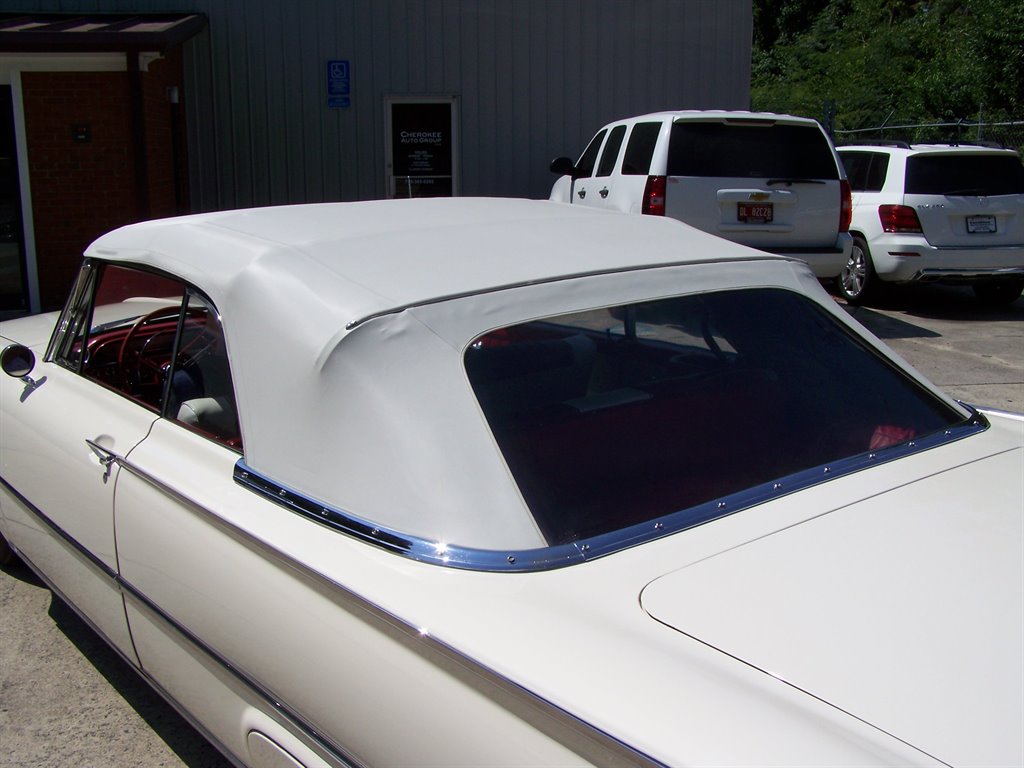 1961 Ford Galaxie Sunliner - $39,990