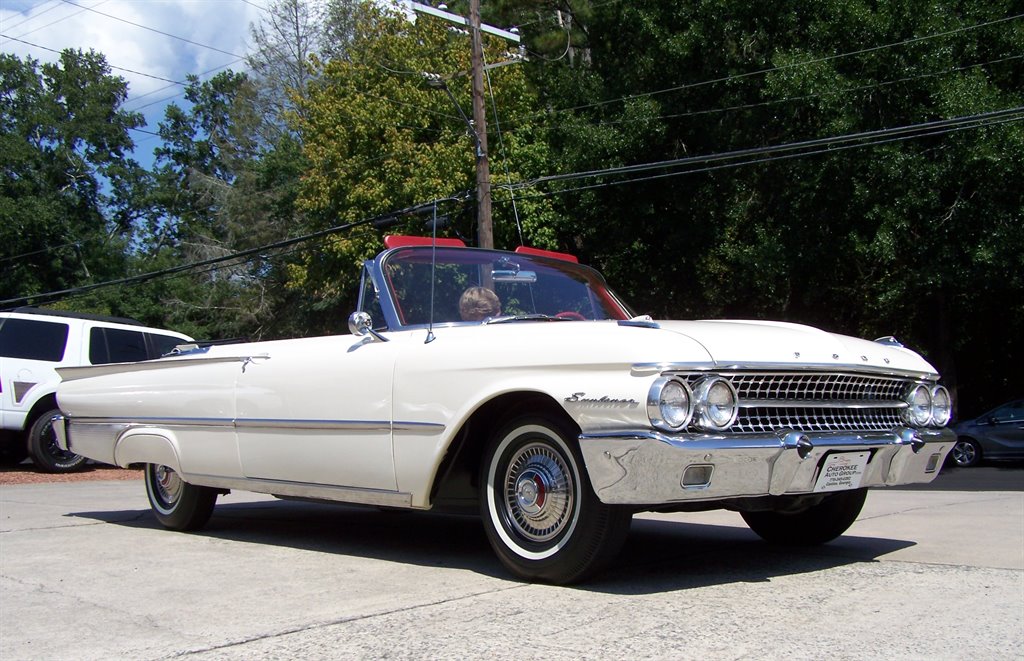 1961 Ford Galaxie Sunliner - $39,990