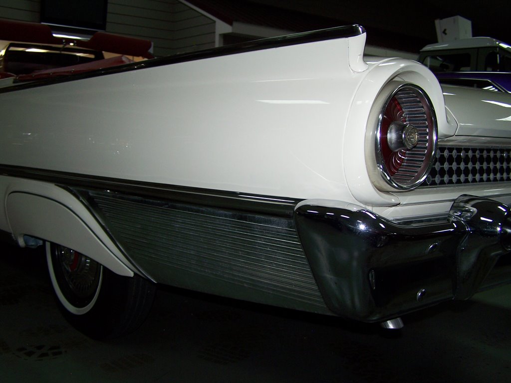 1961 Ford Galaxie Sunliner - $39,990