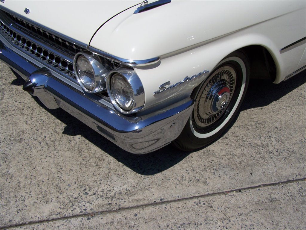 1961 Ford Galaxie Sunliner - $39,990