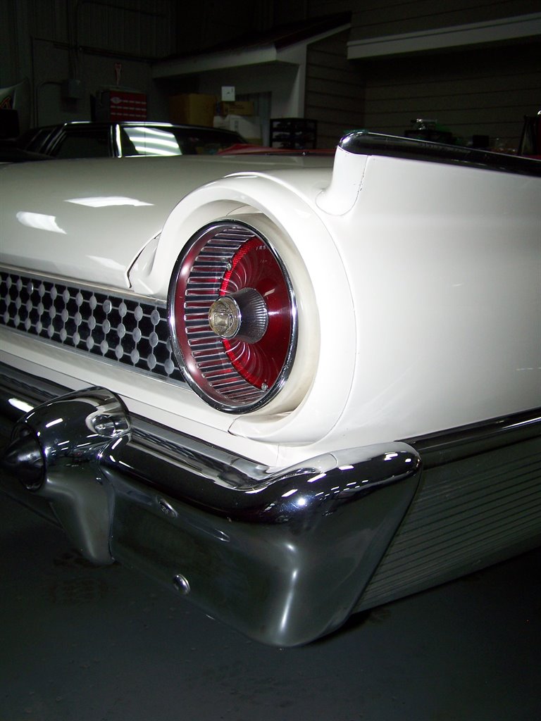 1961 Ford Galaxie Sunliner - $39,990
