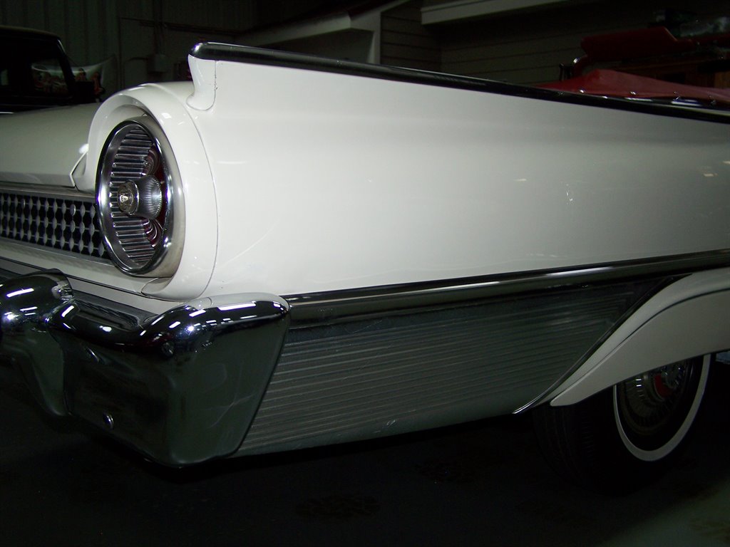 1961 Ford Galaxie Sunliner - $39,990