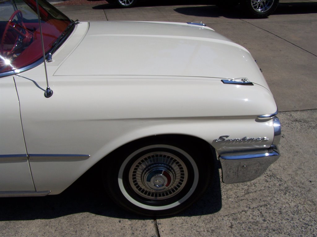 1961 Ford Galaxie Sunliner - $39,990