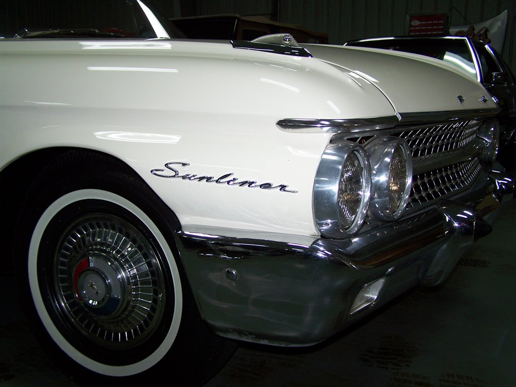 1961 Ford Galaxie Sunliner - $39,990