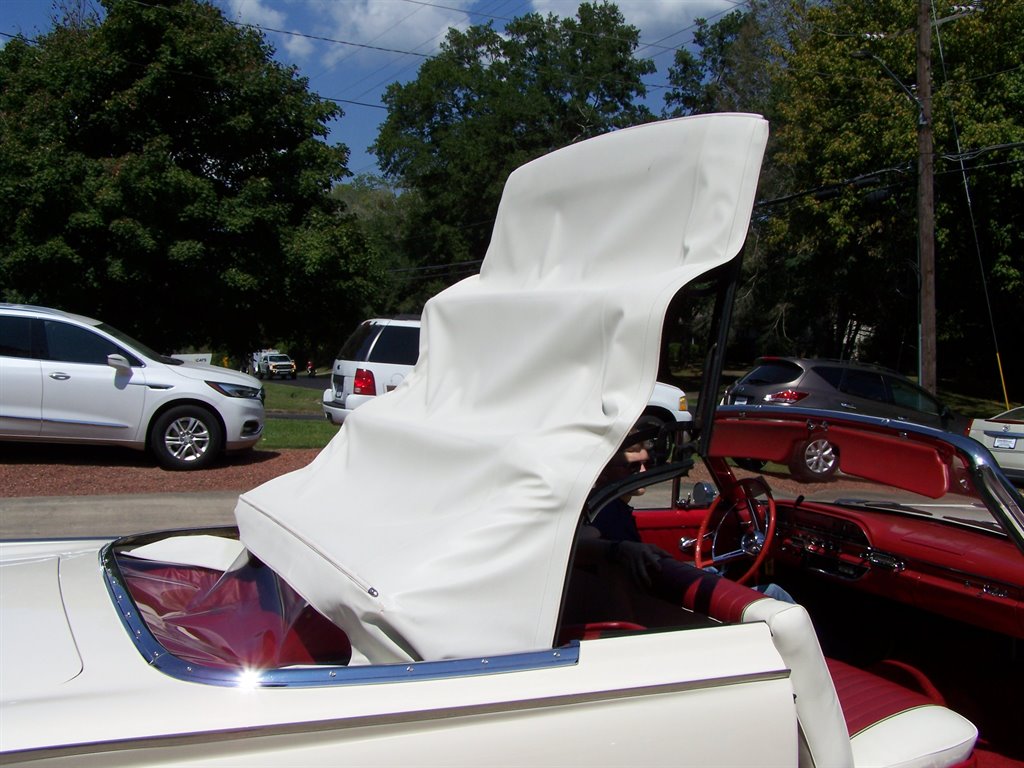 1961 Ford Galaxie Sunliner - $39,990