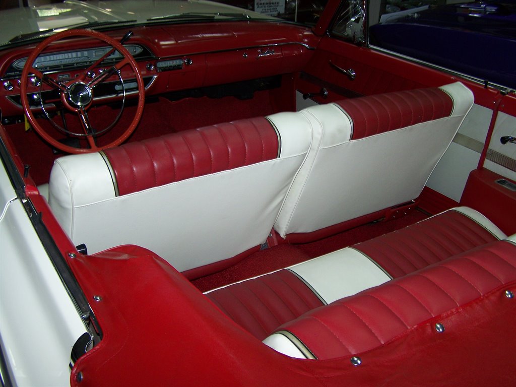 1961 Ford Galaxie Sunliner - $39,990
