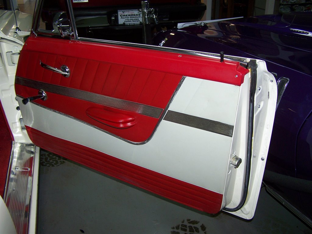 1961 Ford Galaxie Sunliner - $39,990