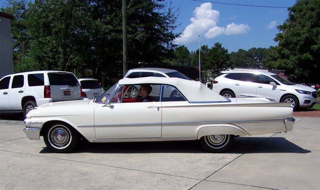1961 Ford Galaxie Sunliner - $39,990