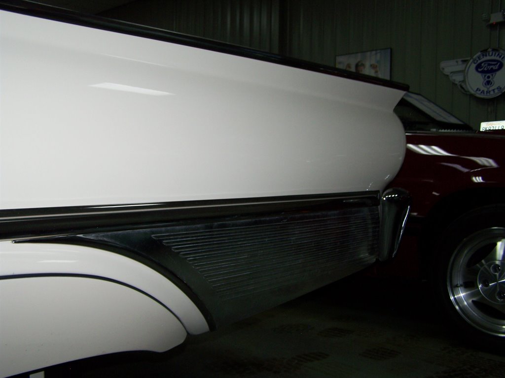 1961 Ford Galaxie Sunliner - $39,990