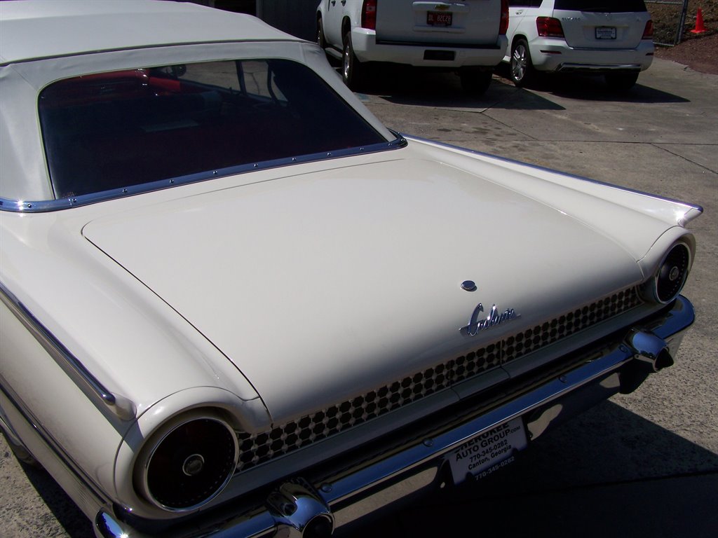 1961 Ford Galaxie Sunliner - $39,990