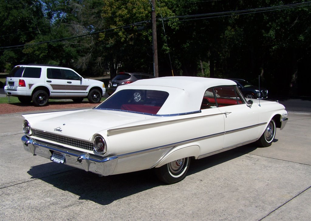 1961 Ford Galaxie Sunliner - $39,990