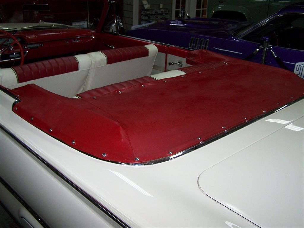 1961 Ford Galaxie Sunliner - $39,990