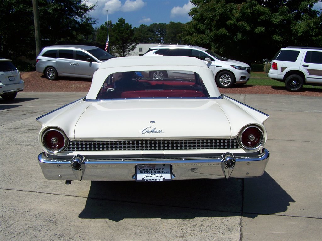 1961 Ford Galaxie Sunliner - $39,990