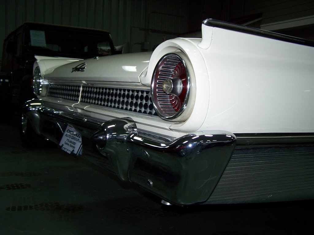 1961 Ford Galaxie Sunliner - $39,990