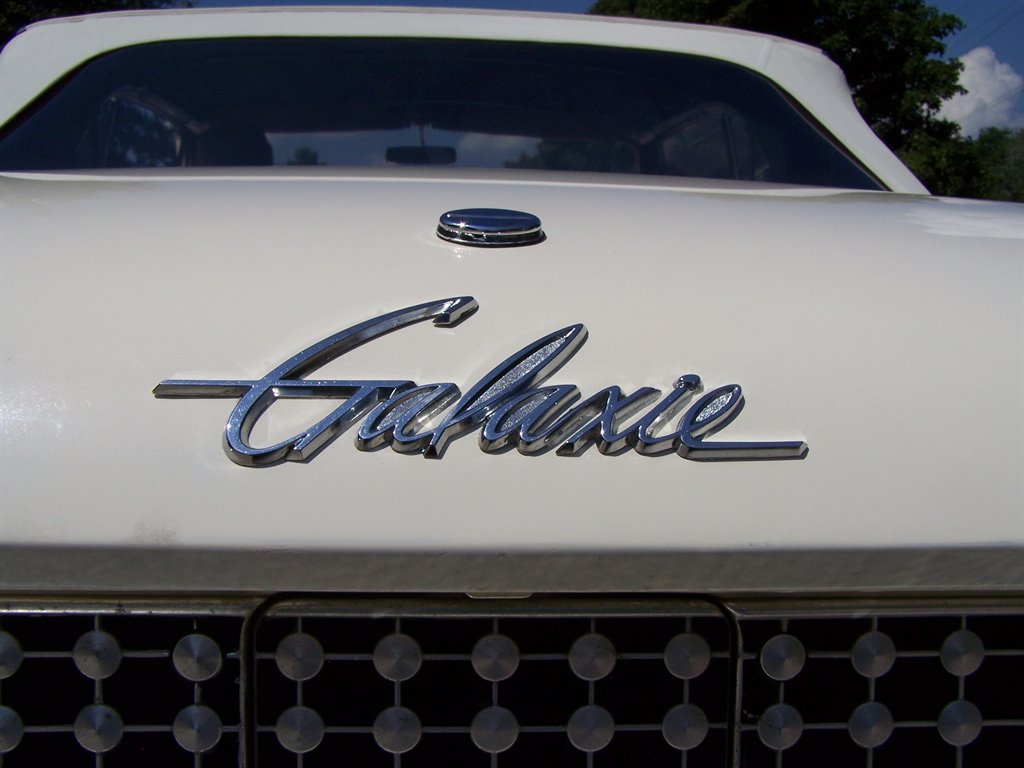 1961 Ford Galaxie Sunliner - $39,990