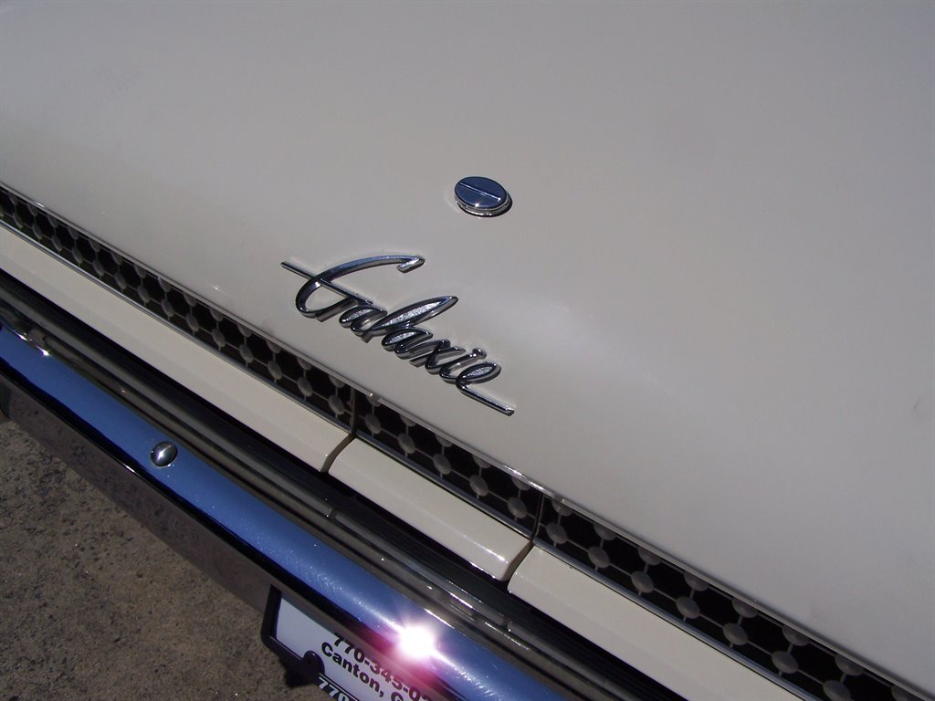 1961 Ford Galaxie Sunliner - $39,990