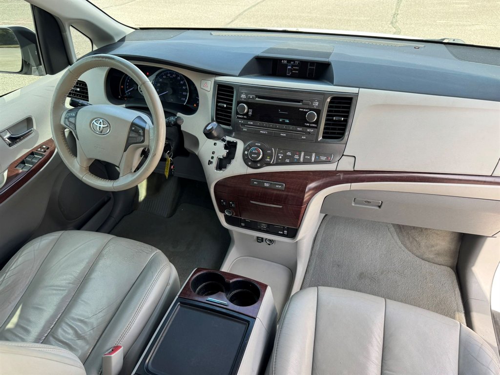 2012 Toyota Sienna - $9,900