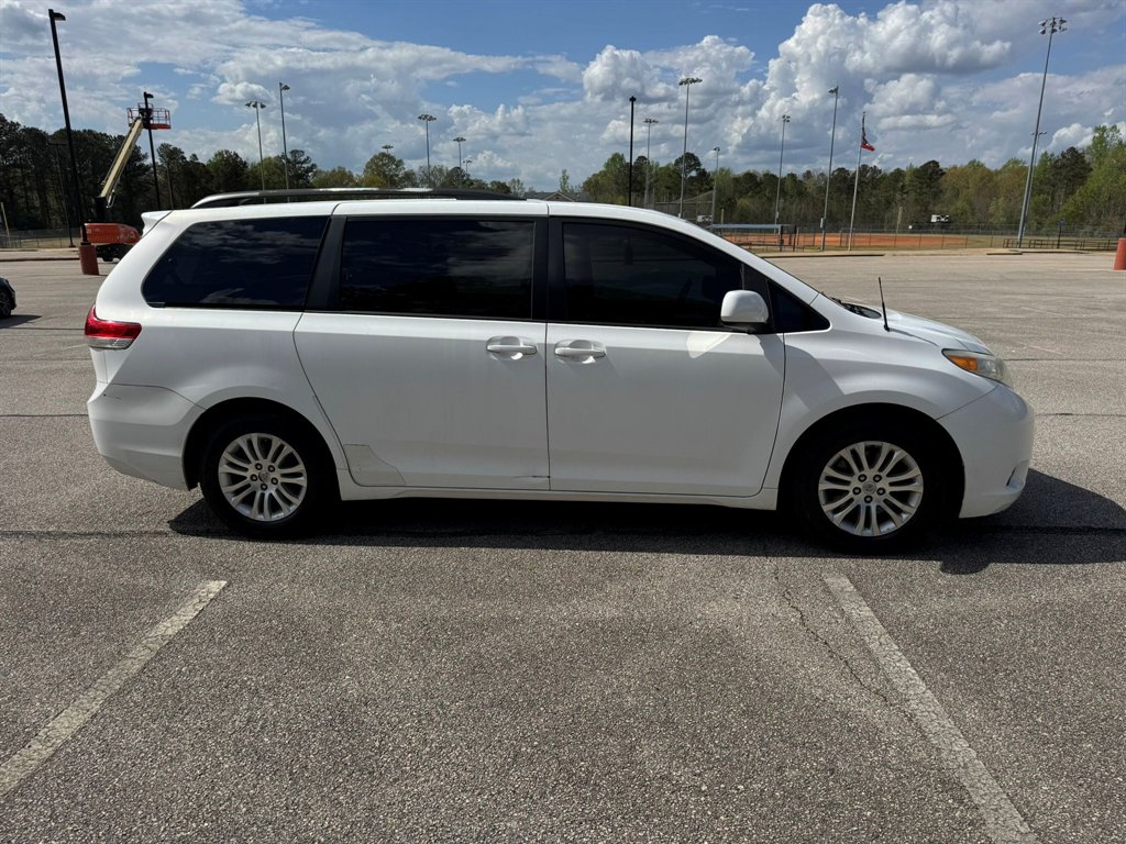 2012 Toyota Sienna - $9,900