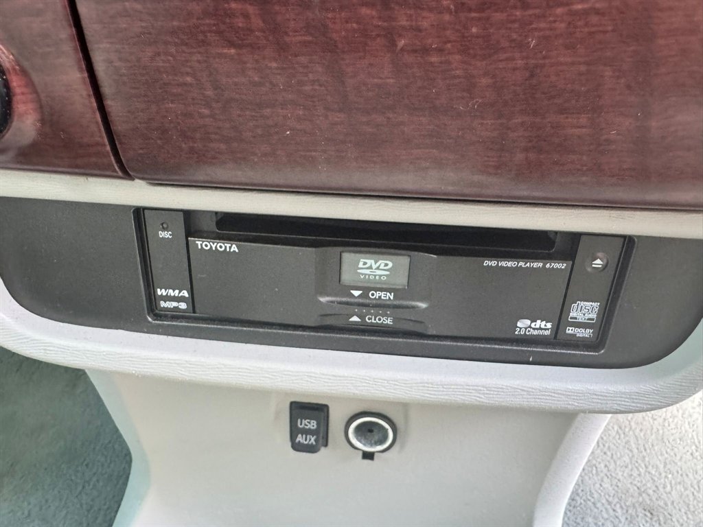 2012 Toyota Sienna - $9,900