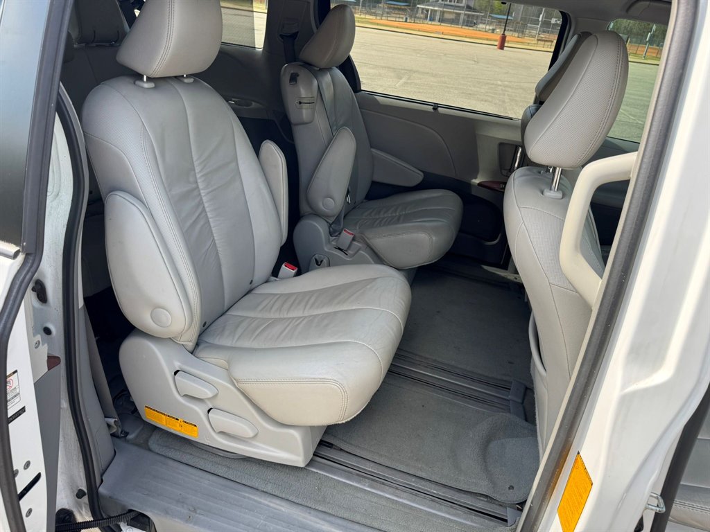 2012 Toyota Sienna - $9,900