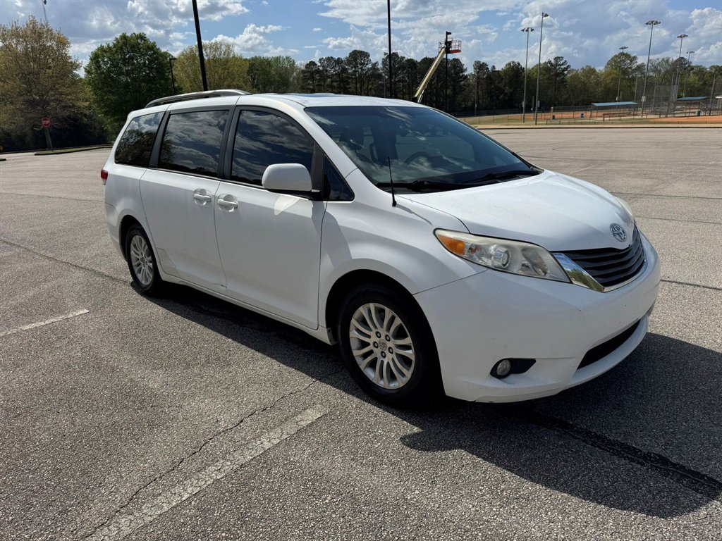 2012 Toyota Sienna - $9,900