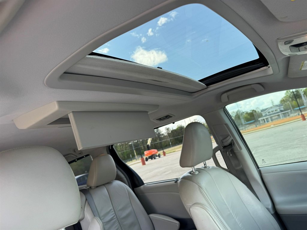 2012 Toyota Sienna - $9,900