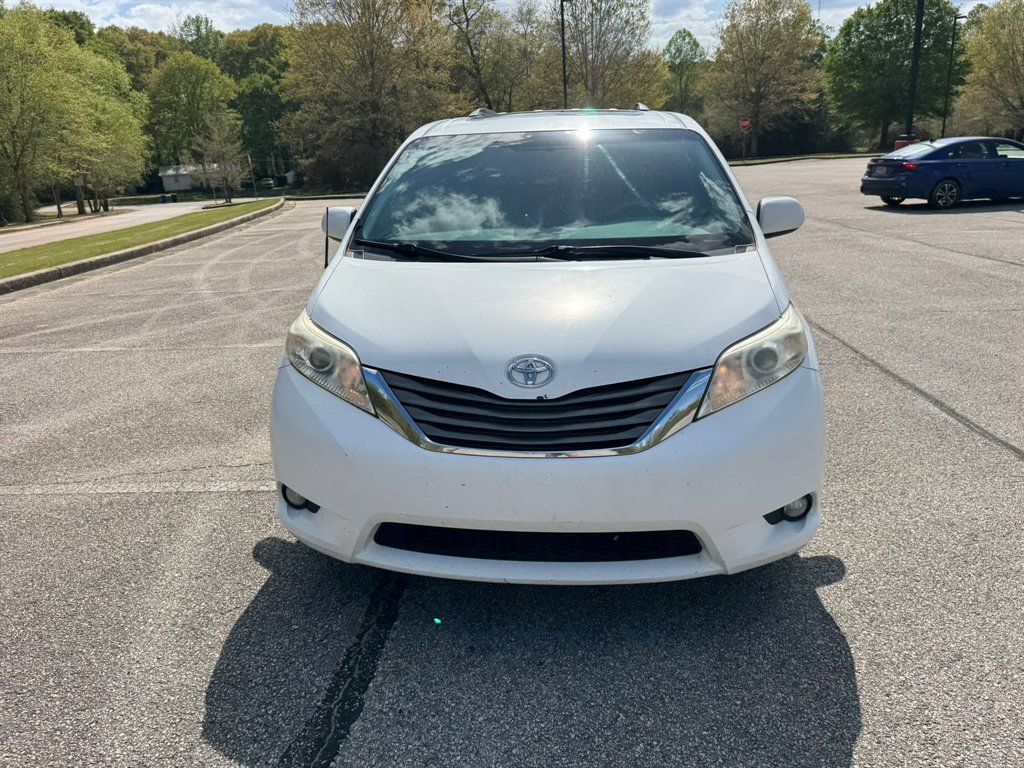 2012 Toyota Sienna - $9,900